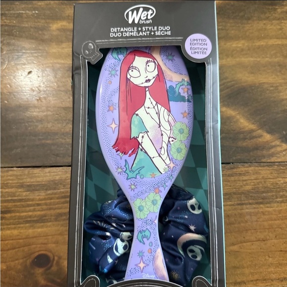 Disney The Nightmare Before Christmas Brush - Purple and Green - Picture 2 of 15
